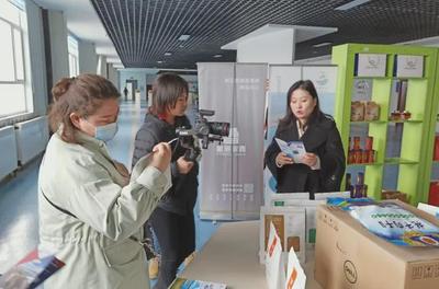 多個新聞媒體聯合對海晏縣電子商務進農村工作展開采訪報道